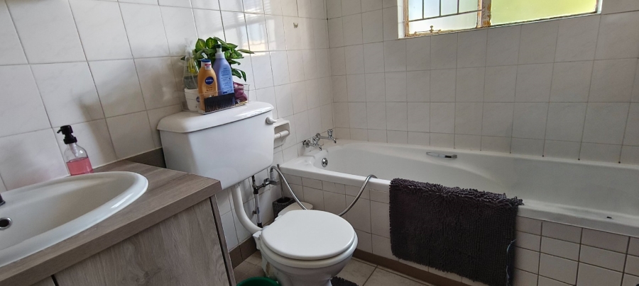 2 Bedroom Property for Sale in Langenhovenpark Free State